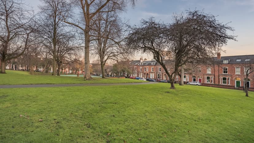 Flat 4, 37 Hanover Square, Leeds - Image 1