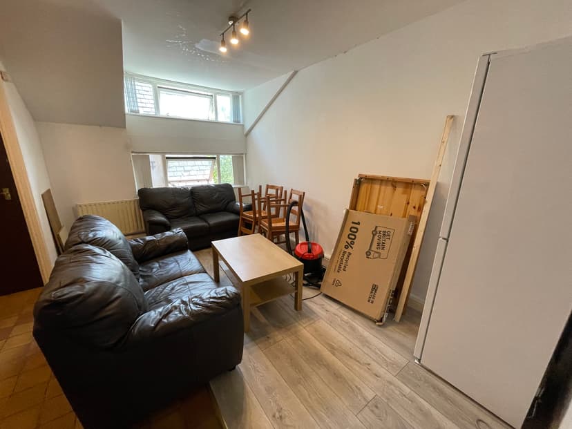 Flat 8, 69 Clarendon Road, Leeds - Image 1