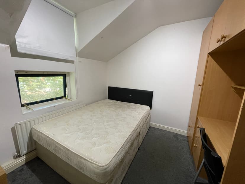 Flat 8, 69 Clarendon Road, Leeds - Image 5