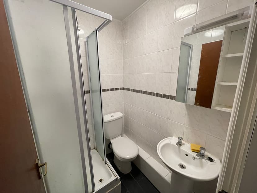 Flat 8, 69 Clarendon Road, Leeds - Image 8