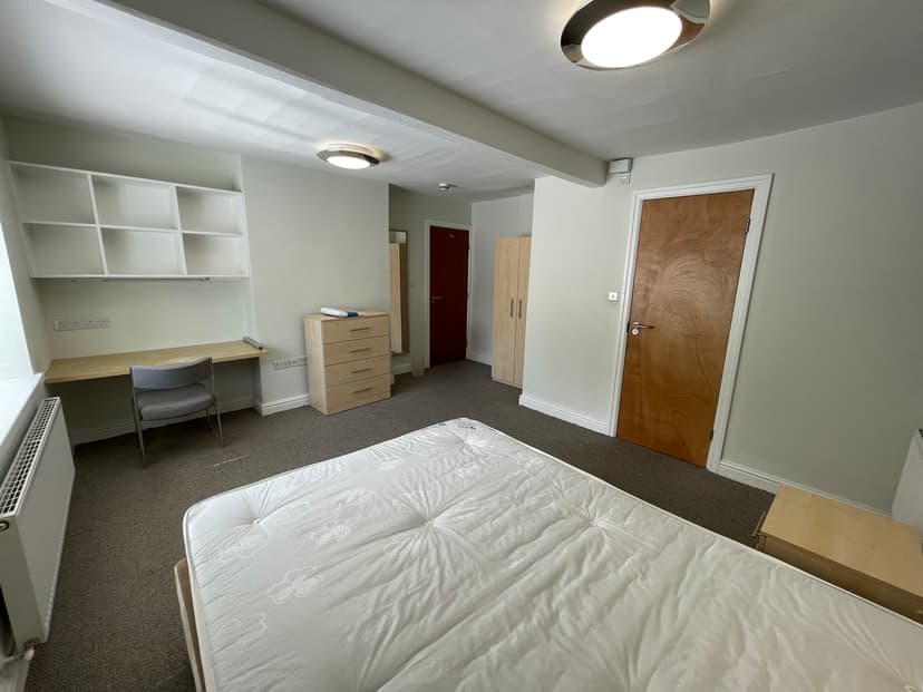 18 Hyde Park Corner, Moor View - Image 8