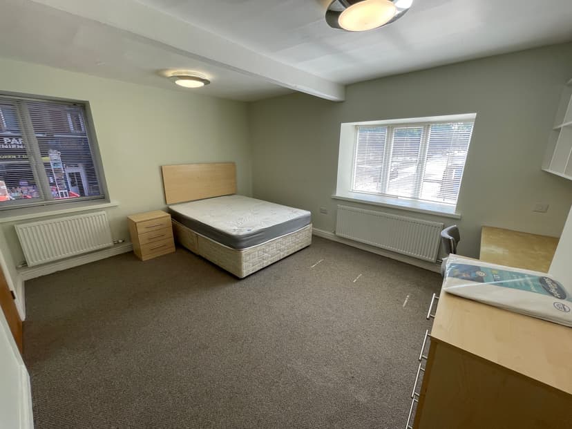 18 Hyde Park Corner, Moor View - Image 7