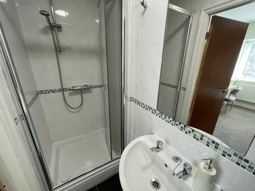 18 Hyde Park Corner, Moor View - Image 10