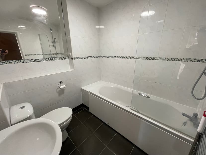 18 Hyde Park Corner, Moor View - Image 6