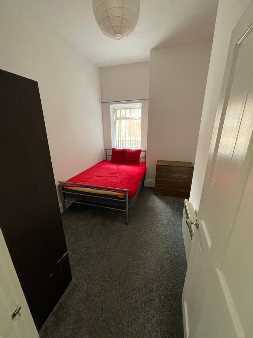 Flat 2, 37 Hanover Square, Leeds - Image 6