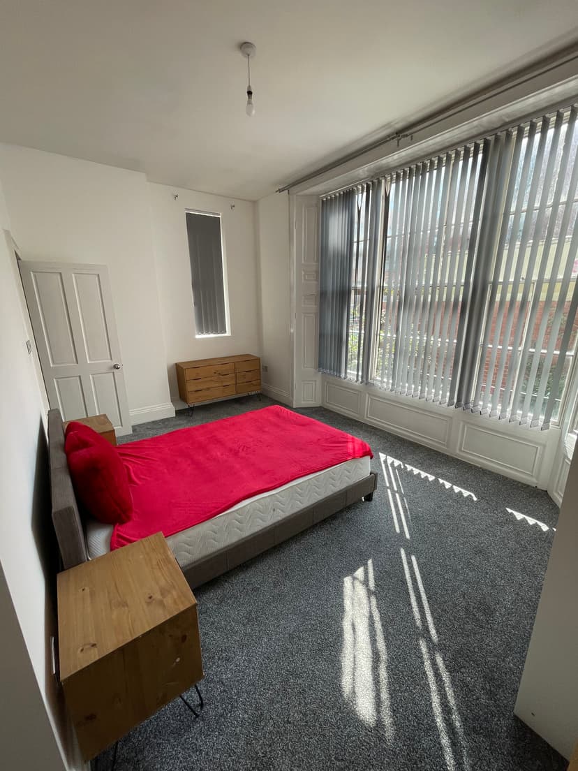Flat 2, 37 Hanover Square, Leeds - Image 8