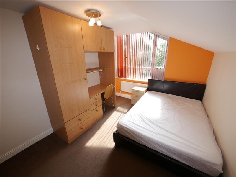 Flat 8, 1 Victoria Street Room 5, 1 Victoria Street, Leeds - Image 5