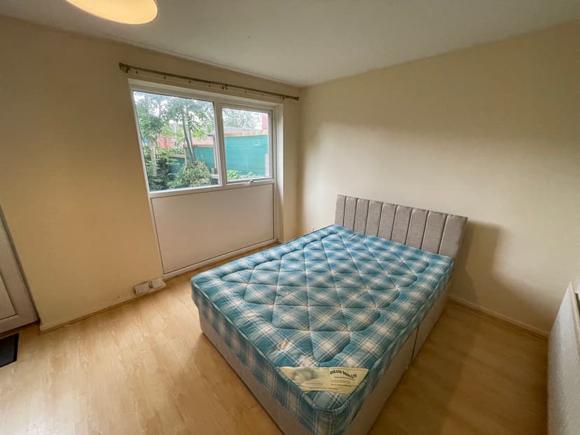 23 Kendal Close, Leeds - Image 6