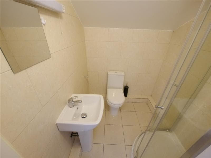 Flat 8, 1 Victoria Street Room 4, Leeds - Image 9