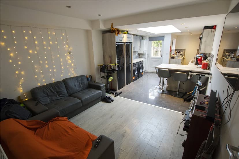 16, Florence Buildings, Hubert Road - Image 11