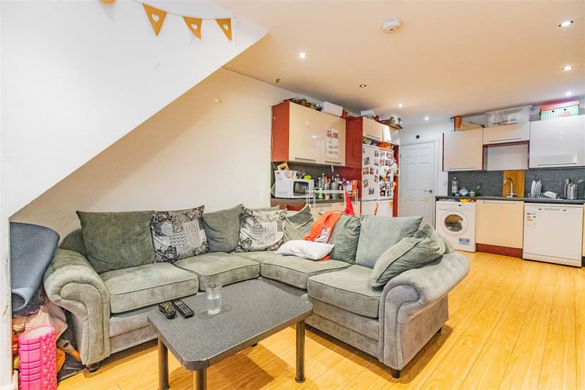 203, Dawlish Road - Image 18