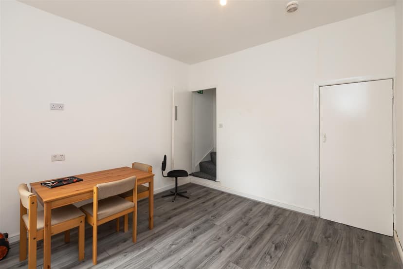 82, Dale Road - Image 9