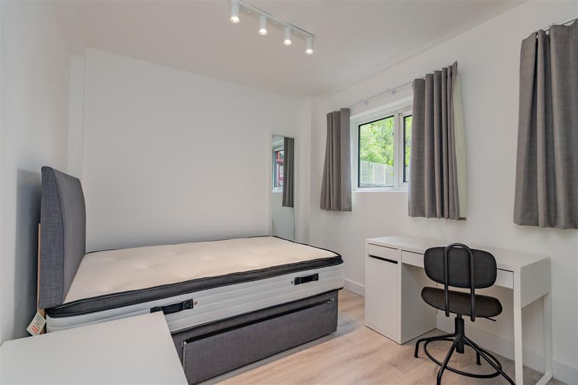 73, Gibbins Road - Image 7