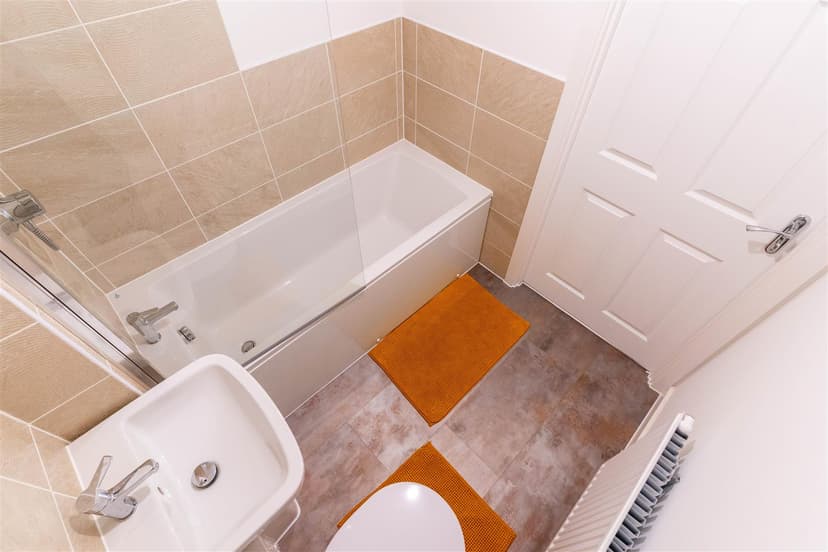 Flat 3, Heroes Drive - Image 1