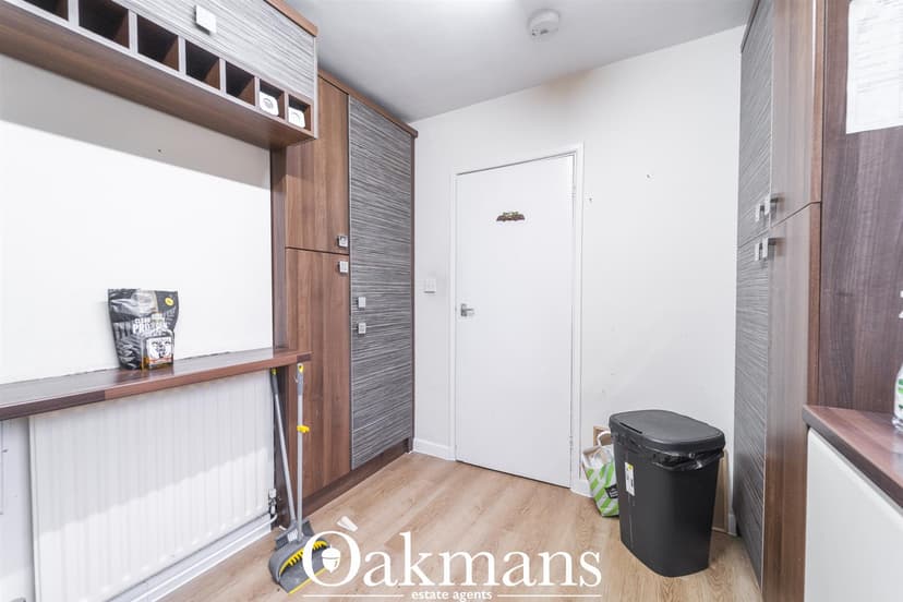 16, East Drive - Image 16