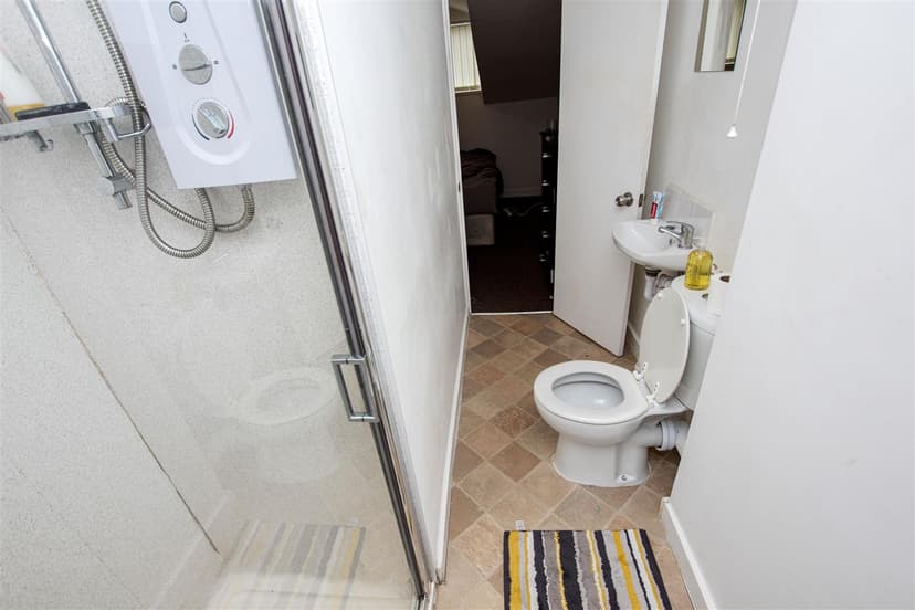 140, Hubert Road - Image 5