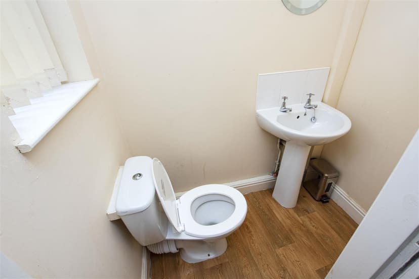 43, Gleave Road - Image 2