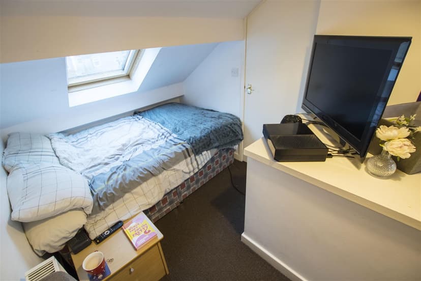 54, Gleave Road - Image 7