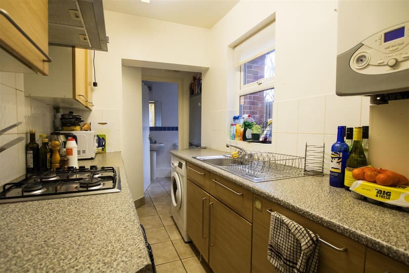 54, Gleave Road - Image 4