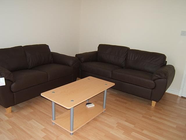 54, Gleave Road - Image 3