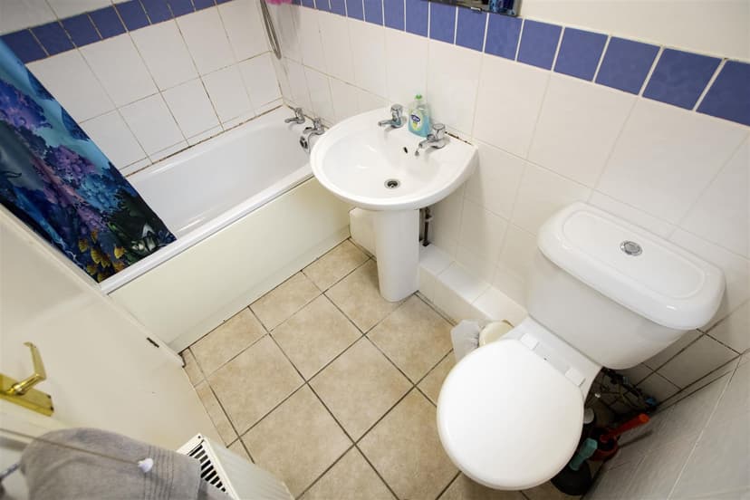 54, Gleave Road - Image 2