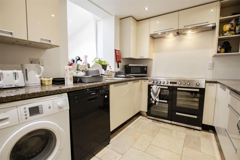 79, Harrow Road - Image 14