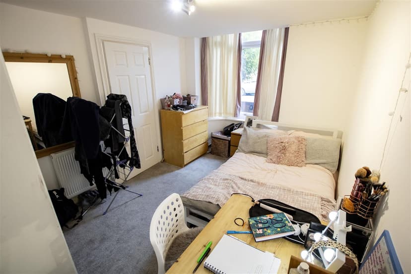 79, Harrow Road - Image 9