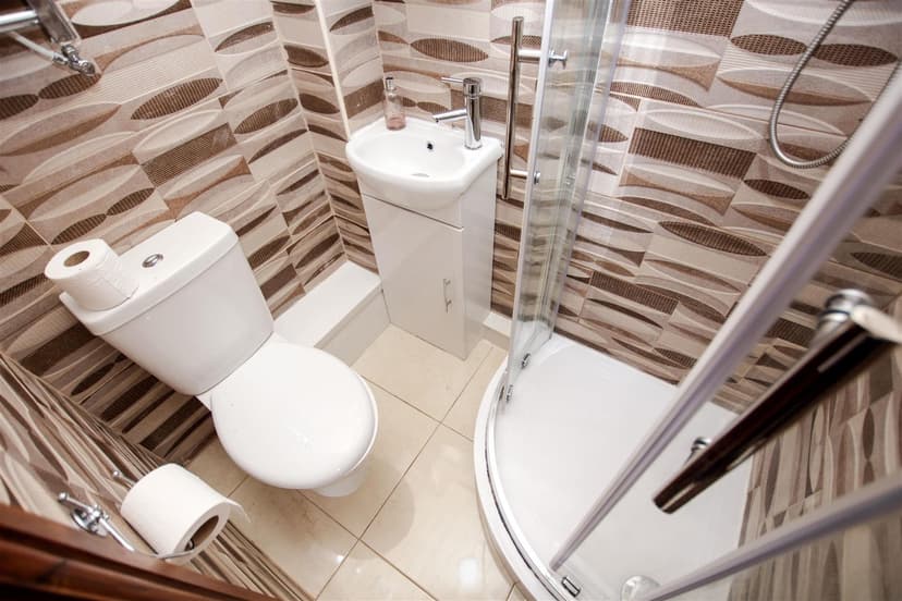 10, Holly Grove, Hubert Road - Image 4