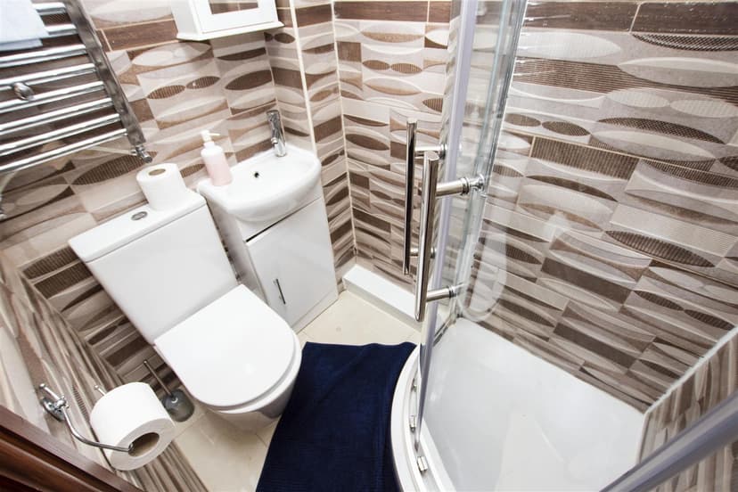 10, Holly Grove, Hubert Road - Image 3