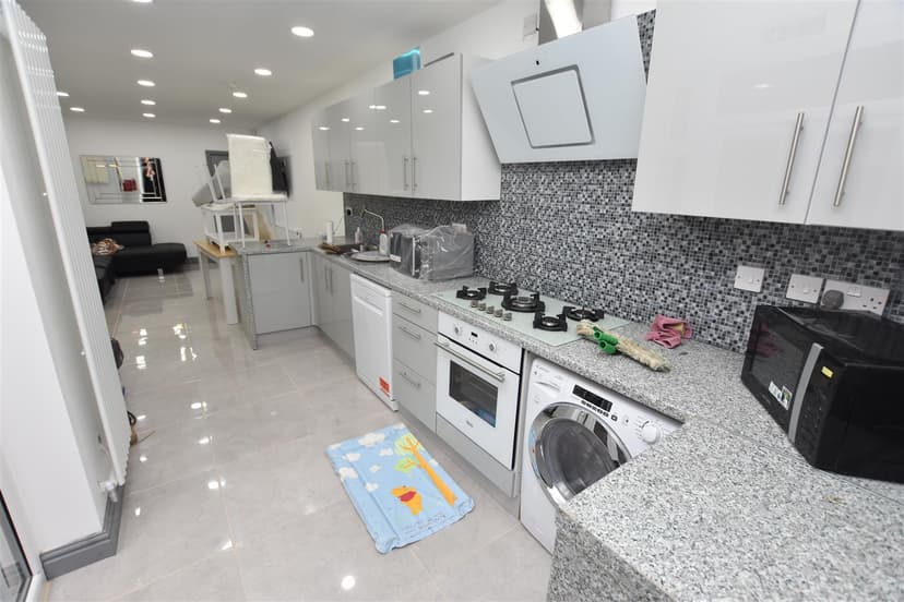 234a, Hubert Road - Image 8