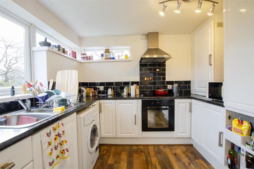 Flat 17, Edencroft, Wheeleys Road - Image 5