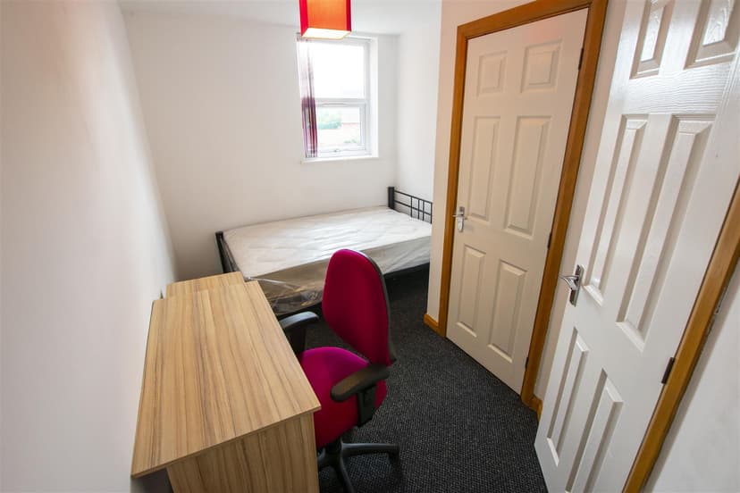 88, Raddlebarn Road - Image 6