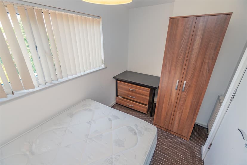 310, Tiverton Road - Image 4