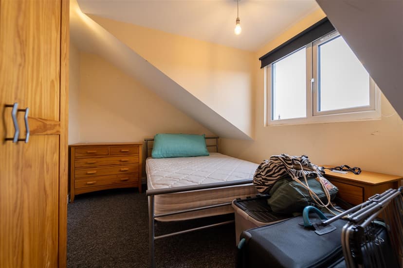 56, Hubert Road - Image 13