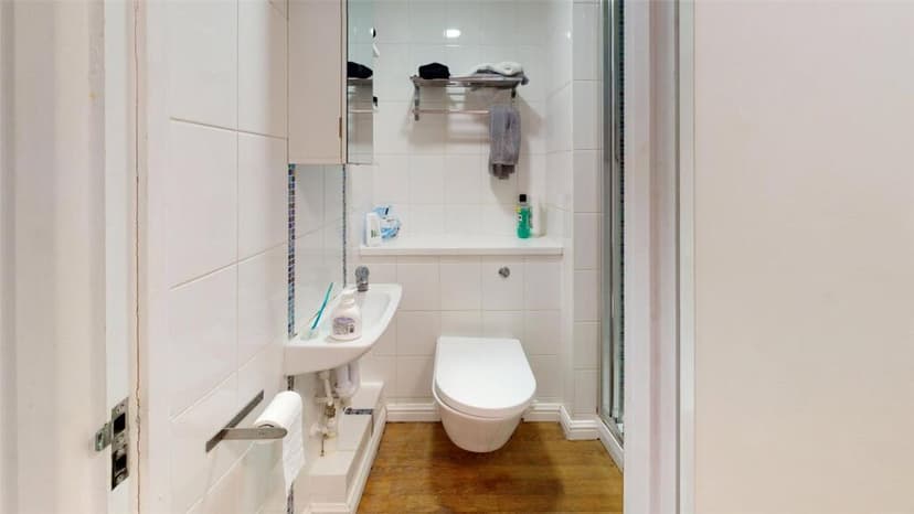 9 Pipe Lane Apartments - Image 2