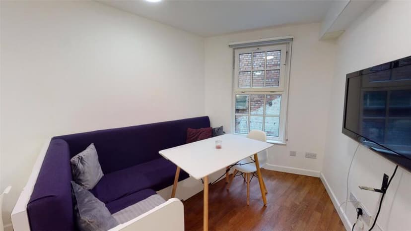 9 Pipe Lane Apartments - Image 3