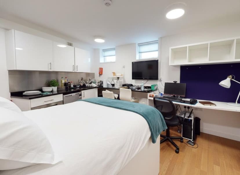 9 Pipe Lane Apartments - Image 2