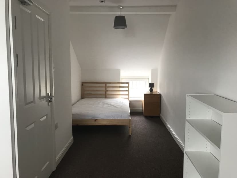 3 Mackworth Terrace - Image 3