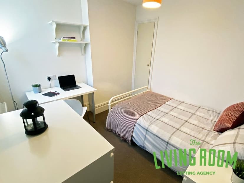 176 Mackintosh Place - Image 1