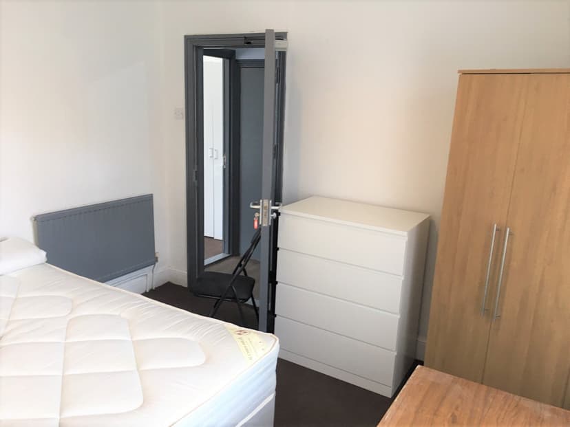 7 Stanley Terrace - Image 5