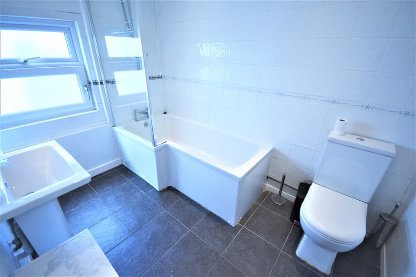 166 St Helens Avenue - Image 8