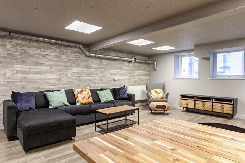 St Mary`s Court St Mary`s Square - Image 9