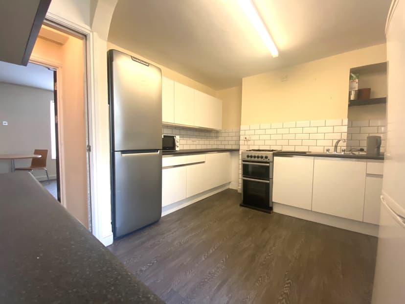 58 St Helens Avenue - Image 1