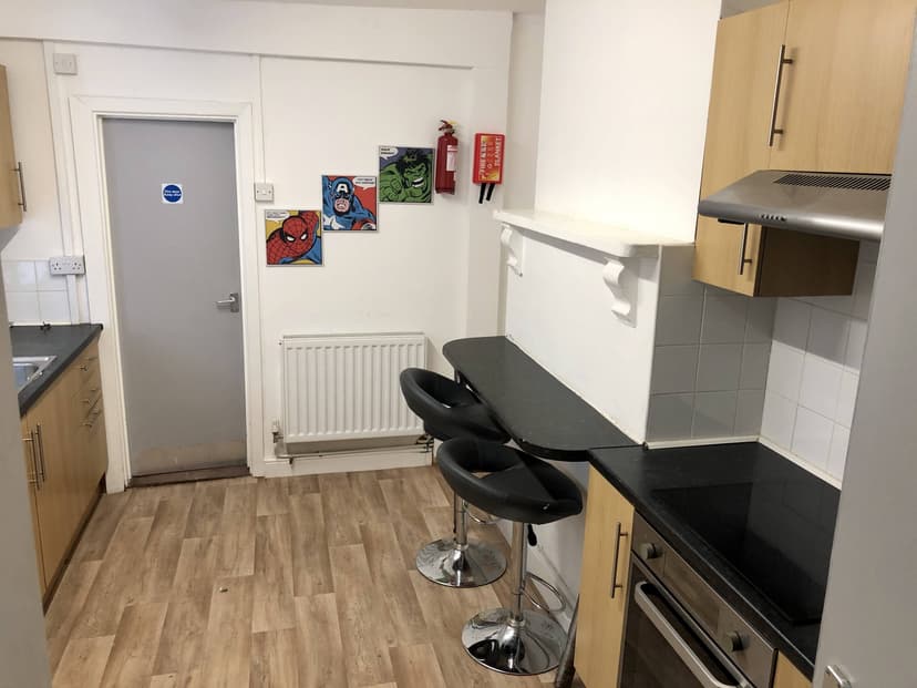 88 Marlborough Rd - Image 2