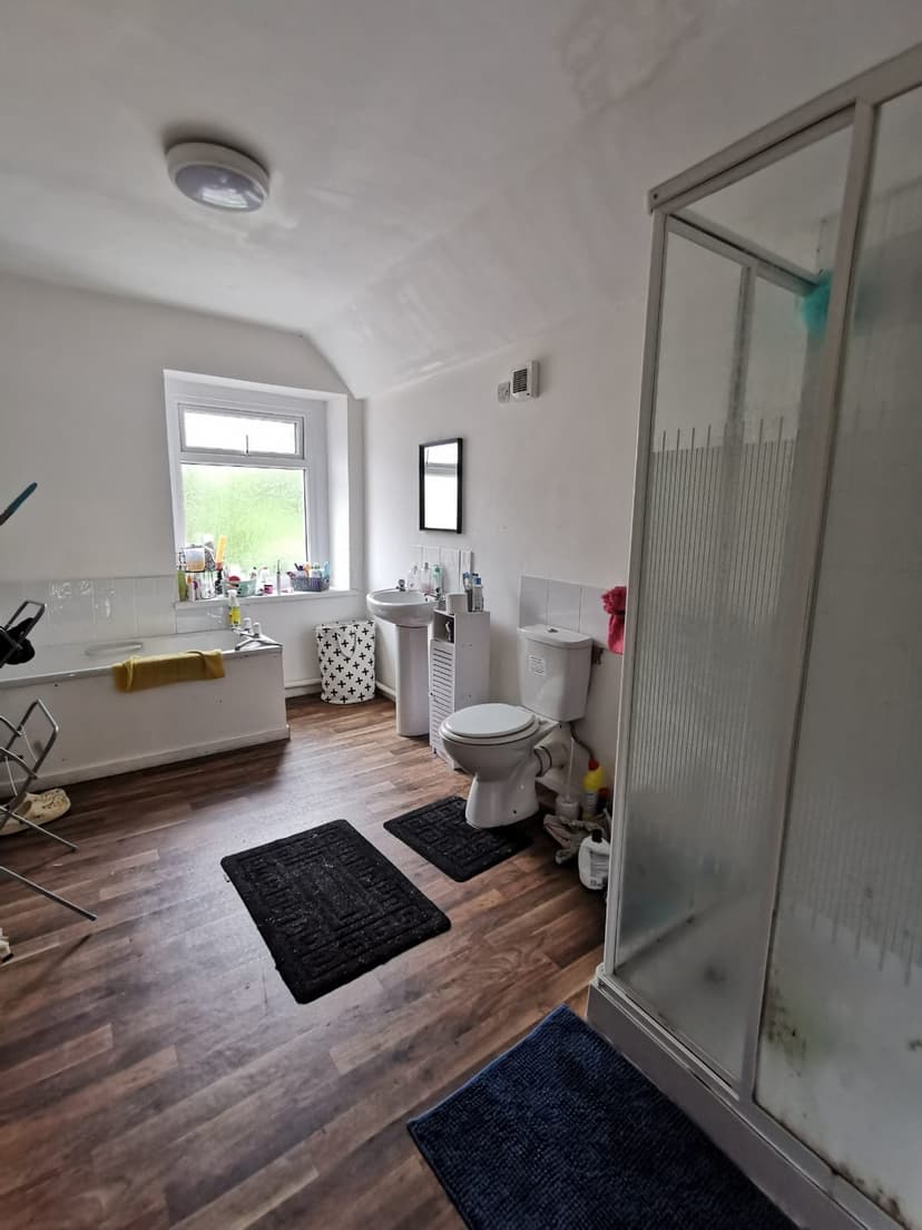 35 Balaclava St - Image 2