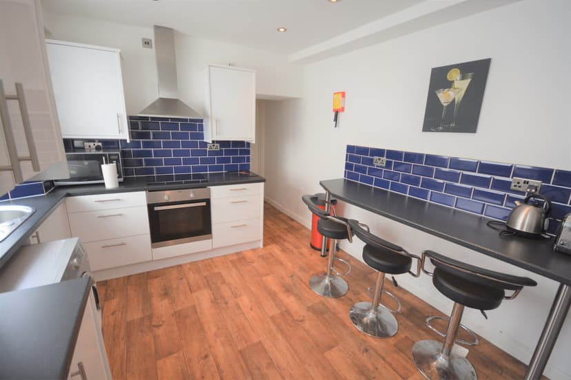 166 St Helens Avenue - Image 1