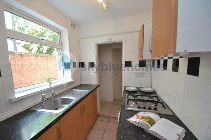 12 Myrtle Road, Leicester - Image 5