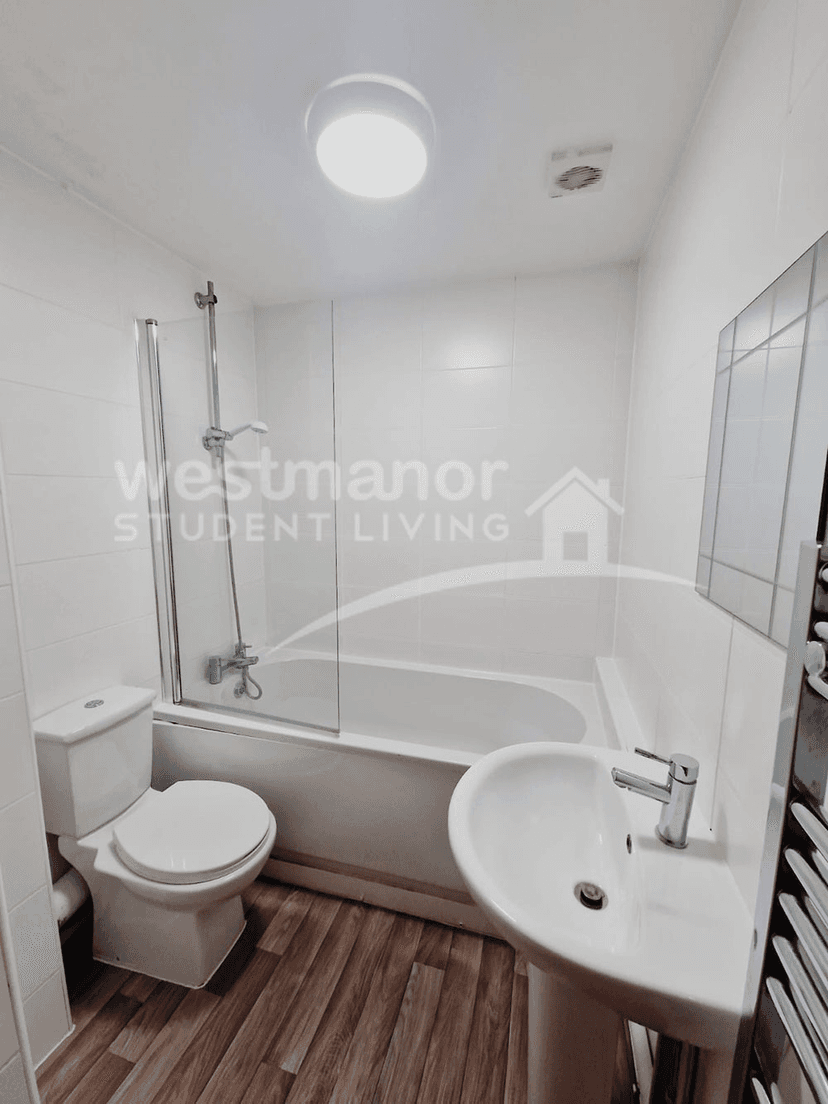 Charlesworth House - Image 4