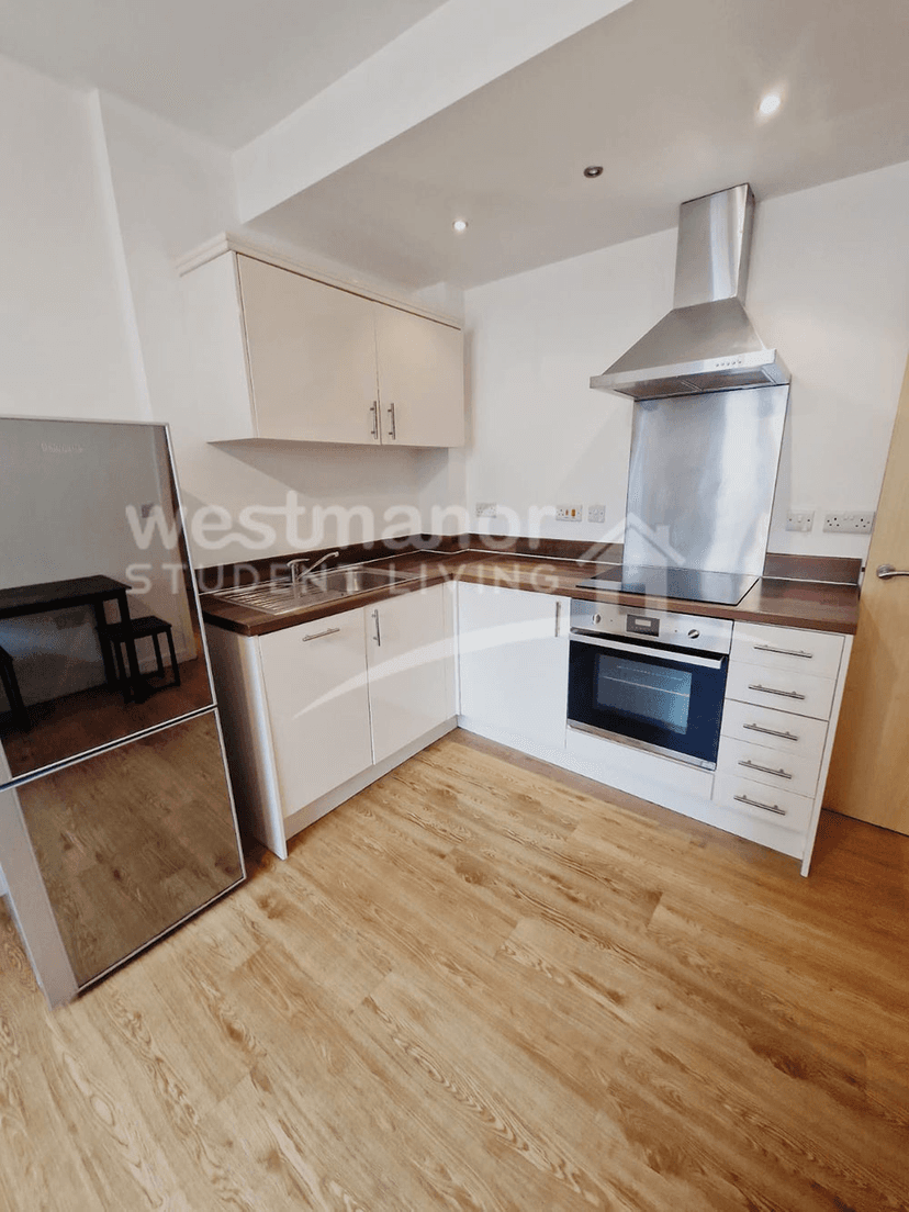 Charlesworth House - Image 7