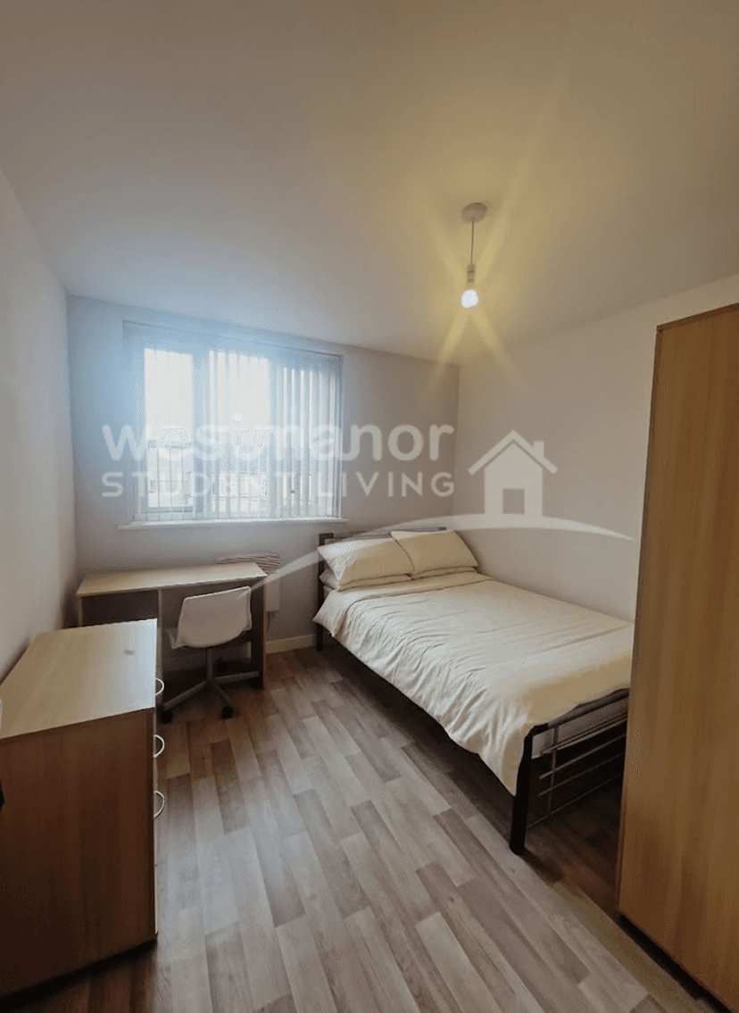 Charlesworth House - Image 10